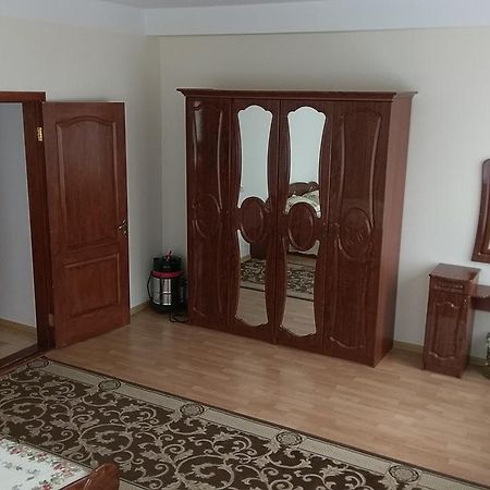 Sviatoshyn Aparthotel Kiev Eksteriør billede