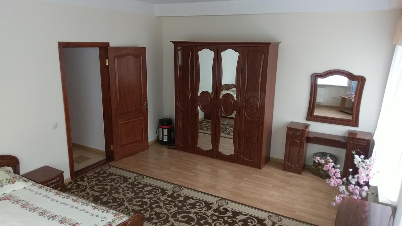 Sviatoshyn Aparthotel Kiev Eksteriør billede